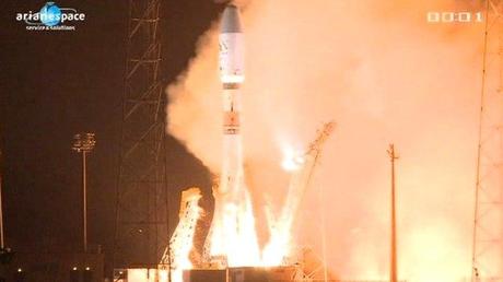 Un razzo Soyuz in trasferta nella Guyana ha messo in orbita un satellite francese che farà concorrenza alle immagini scattate dalle americane GeoEye e DigitalGlobe: un potentissimo grande fratello