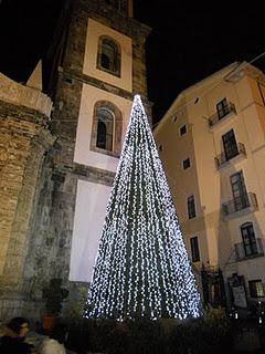 Natale a Cava dei Tirreni, tra stand e decorazioni
