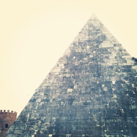 roma_piramide_testaccio