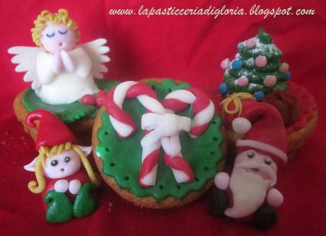 Cupcakes natalizi decorati con pasta di zucchero