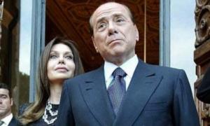 Per anni ho pensato che Silvio fosse contro la tracciabilità per evadere il fisco, con i sui compari, ed invece era per colpa, per amore,  di Veronica.