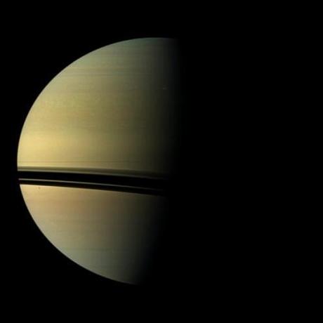 La grande tempesta su Saturno