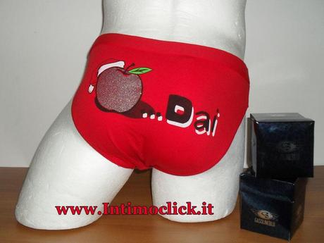 Capodanno 2012: per lui un intimo rosso piccante .....