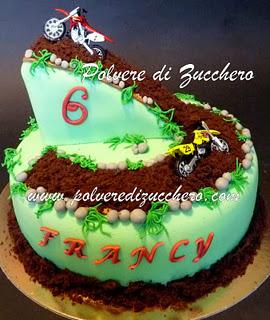 Torta moto da cross in pasta di zucchero Torta moto da cross in pasta di zucchero
