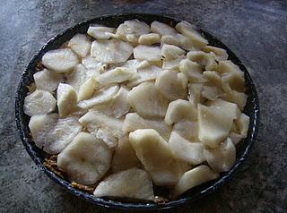 Crumble di pere con gli avanzi di pandoro ricetta di Benedetta Parodi rivisitata da Laura e Chiara