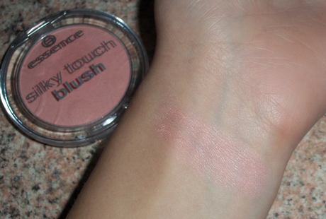 Essence silky touch blush n.10 Adorable