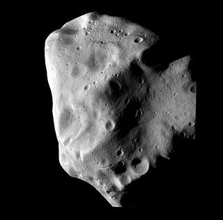 La sonda Rosetta ha fotografato l'asteroide Lutetia