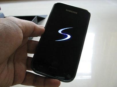 galaxy-s-unbox Galaxy S: quanto è resistente il display?