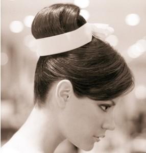 Anche in autunno... tiratevi su !  prosegue la moda dello chignon !