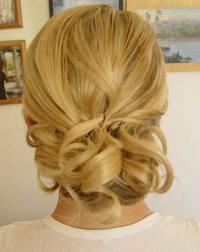 Anche in autunno... tiratevi su !  prosegue la moda dello chignon !