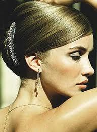 Anche in autunno... tiratevi su !  prosegue la moda dello chignon !