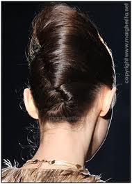 Anche in autunno... tiratevi su !  prosegue la moda dello chignon !