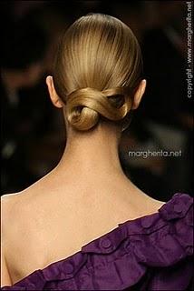 Anche in autunno... tiratevi su !  prosegue la moda dello chignon !