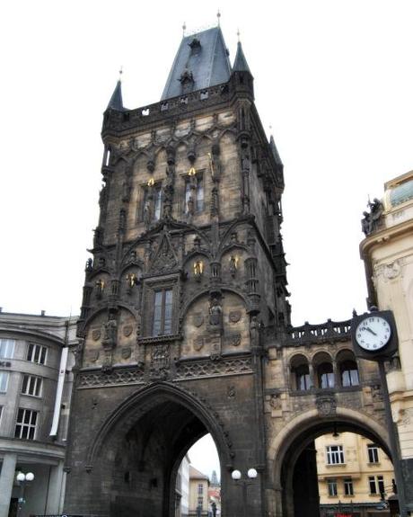 Praga: piccola guida per viaggiatori esigenti.  La città, le sue bellezze e le sue insidie.