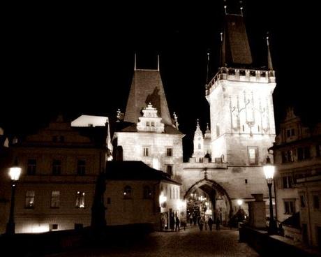 Praga: piccola guida per viaggiatori esigenti.  La città, le sue bellezze e le sue insidie.