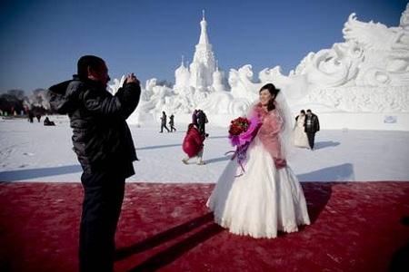 10 coppie nei ghiacci 32 Curiosità: Cina, matrimoni in gruppo nei ghiacci | Foto