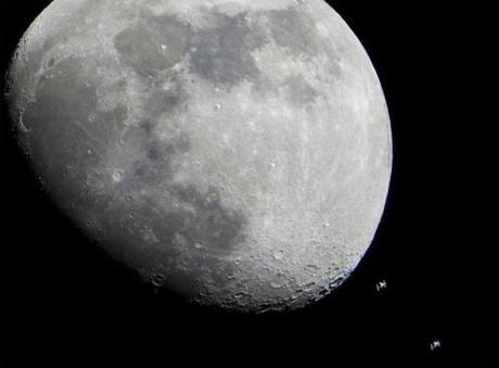 La ISS transita davanti alla Luna