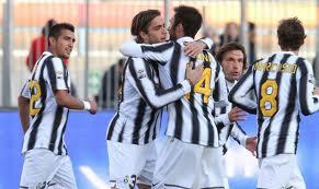 Calcio, SerieA: Milan e Juve comandano. Un trio di squadre sogna la rimonta