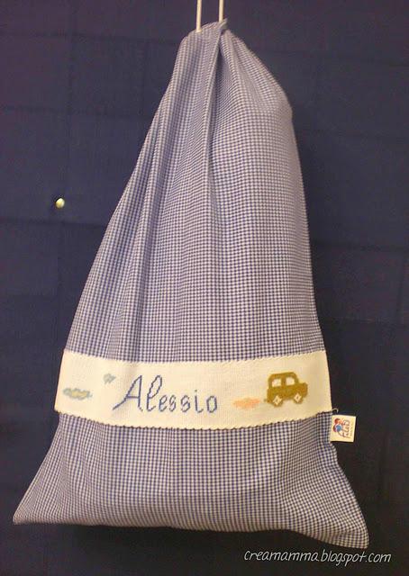 Una sacca per il nido ricamata con l'arte di arrangiarsi! Una sacca per il nido ricamata con l'arte di arrangiarsi!