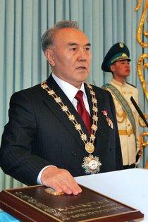 KAZAKHSTAN: Tra veti ed espulsioni, Astana si prepara alle elezioni