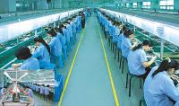 Cina: lavoratori della Foxconn minacciano suicidio di massa