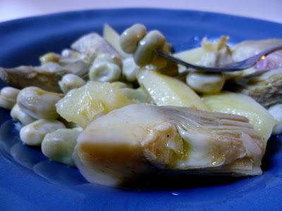 carciofi con fave (aghinares me koukia) carciofi con fave (aghinares me koukia)