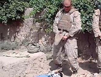 Video shock - Soldati Usa urinano su cadaveri afgani