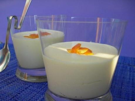 Mousse al mascarpone, profumo d’arancio e crumble di mandorle