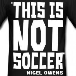 Nigel Owens e il suo “This is not soccer” finì sulle T-Shirt