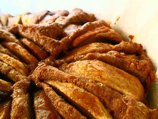 QUESTA E'.......UNA TORTA DI MELE QUESTA E'.......UNA TORTA DI MELE