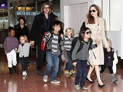 Angelina Jolie adotta ancora!