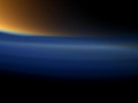 Foschia blu e arancione su Titano