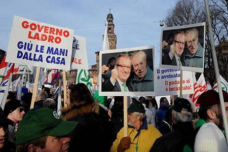 Manifestazione lega a milano 1 Milano manifestazione Lega in Duomo contro il governo con i “Bossi Bobo boys” | FOTO MANIFESTAZIONE