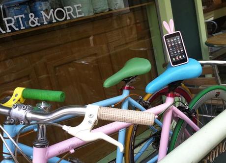 rabito-3 Arriva anche in Italia Rabito, la cover che trasforma l’iPhone in un simpatico coniglietto