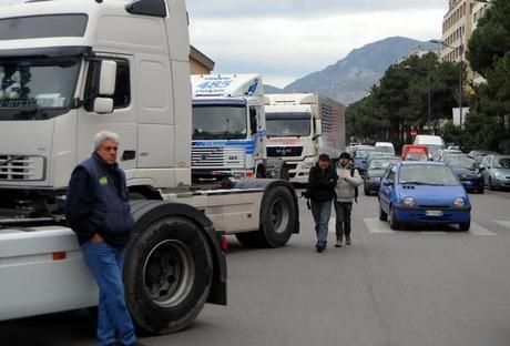 I Tir bloccano l’Italia