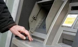 banco_mat Crime News - Bari: arrestati 8 presunti componenti «banda del bancomat»