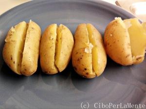 Jacket Potatoes con salsiccia e Chaumes