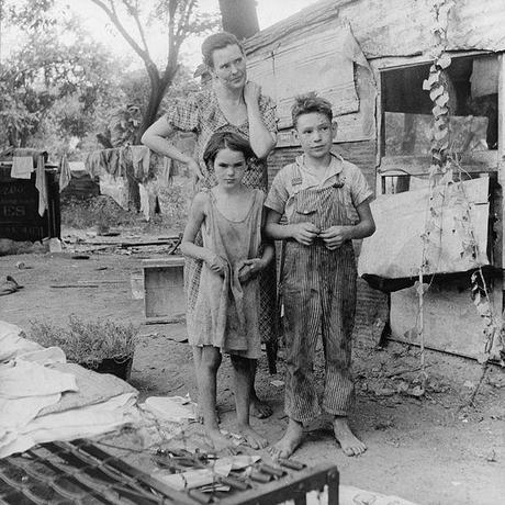 600px Poor mother and children California 1936 by Dorothea Lange1 La Nuova Grande Depressione. 01. Oggi. Demografia.