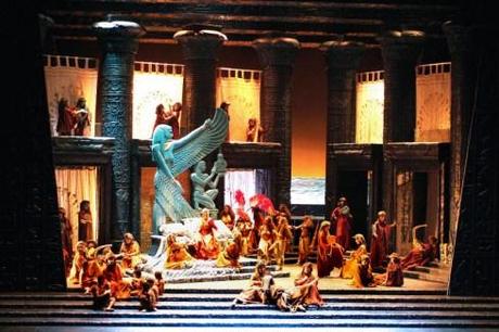 Da Zeffirelli a Franconi Lee. L’Aida notturna in scena al Regio di Parma