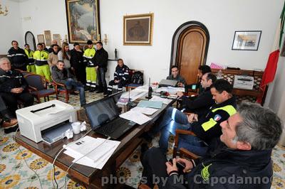 Allarme a Positano... in azione la Protezione Civile....