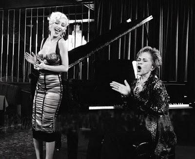Christina Aguilera canta al funerale di Etta James con voce nera