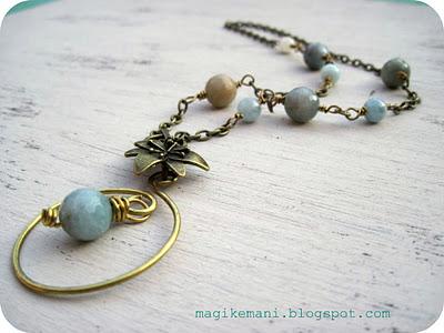 Acqua: acquamarina e ottone Acqua: acquamarina e ottone