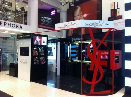 YSL// da Sephora Milano tante news per voi Podio YSL_Sephora 1