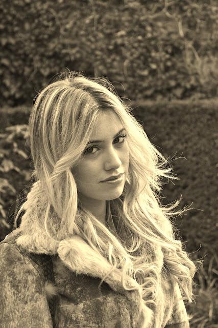 Beige and Burgundy ! Beige and Burgundy !