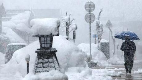 E sulle nevicate non scherza il Giappone: oltre 50 morti. Paralizzata la costa occidentale