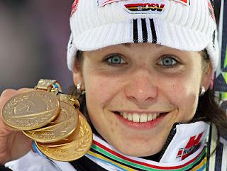 Biathlon, sprint di Oslo: assolo di Magdalena Neuner Biathlon, sprint di Oslo: assolo di Magdalena Neuner