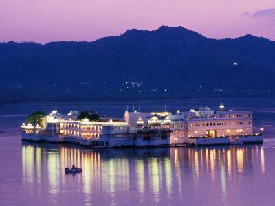 Mumbai, cronaca di un viaggio di fantasia (e moda) Mumbai, cronaca di un viaggio di fantasia (e moda)