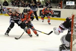 Nikifourk - Foto da Hcvalpellice.com Esordio col botto nella relegation round: 10-3 su Alleghe