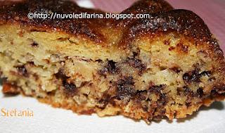 Torta di pane, mandorle e cioccolata al profumo di amaretto, senza lievito e farina