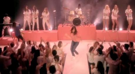 Emmanuelle Alt in Wake Me Up Before You Go-Go per vogue.fr emmanuelle-alt-vogue-fr-03